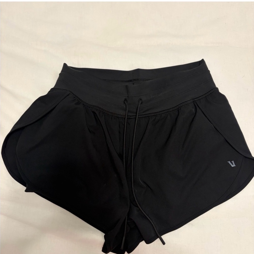 Vuori Daily Speed Short 2.5” - Picture 2 of 4